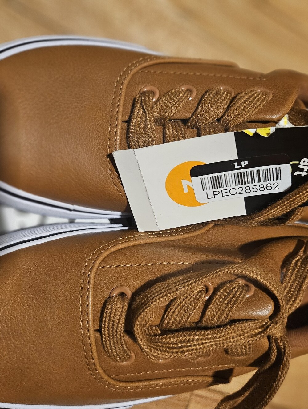 art class Brown Low-Top Lace-Up Sneakers